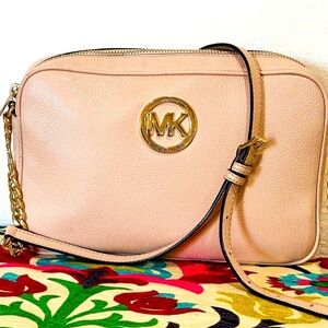 Michael Kors Fulton Lg
EW Crossbody Bag Purse
Pebbled Leather Pink W Gold